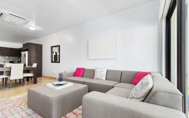 Beautiful 2BR Condo w Large Balcony in Palm Beach