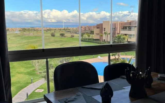 Superbe appartement, vue sur golf, piscine et Atlas