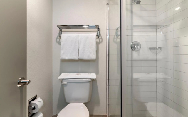 Comfort Inn & Suites Tigard near Washington Square