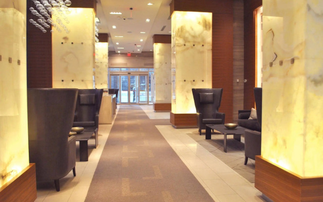 Livingsuites Toronto - Front & John