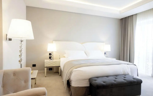 Tresor Le Palais Timisoara, Curio Collection By Hilton