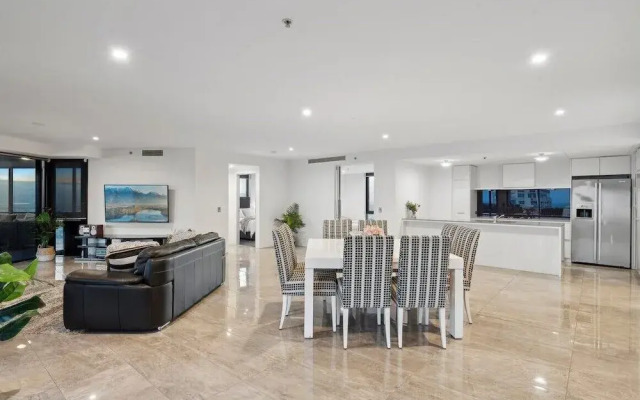 Circle on Cavill - Private Apartments