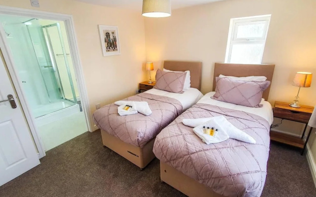 Charming 2-bed Apartment in Stroud