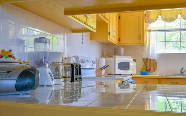 Two Bedroom Apartment With Pool Located Near the Beach and Kensington Oval