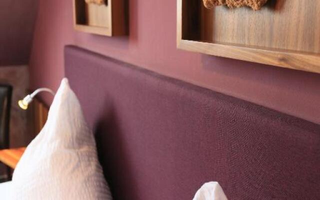 Weingut, Gästehaus und Kräuterhof