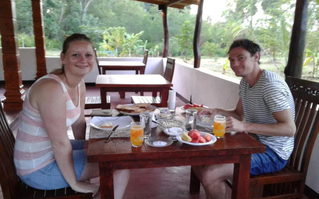 Lakeside resort Habarana