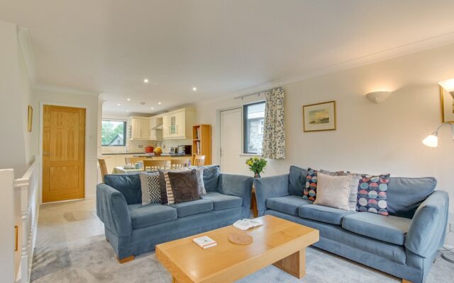 Luxurious Holiday Home With Private Garden at Chapel Stile