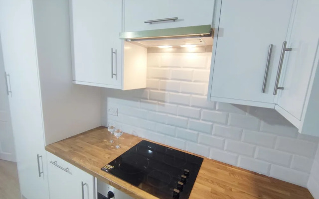 2-bed Flat Near Park in Central London
