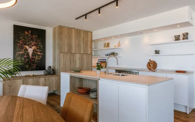 Spacious Apartment With Huge Terrace With sea View