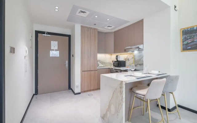 Cozy Studio Near Miracle Garden With Balcony