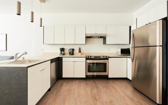 Vibrant Uptown Suites by Sonder