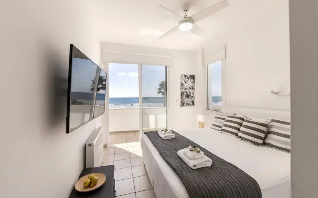 Faros Seaside Villa Larnaca