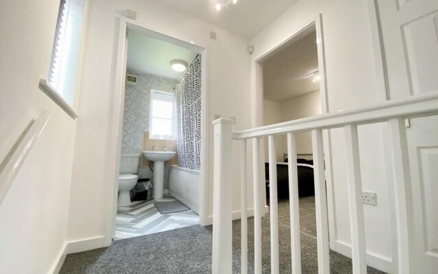Remarkable 3-bed House in Sheffield