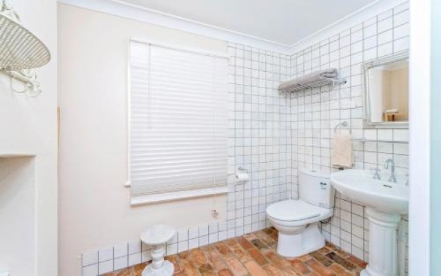 Azile 1875 Heritage Victorian Duplex – Bathroom – Grafton