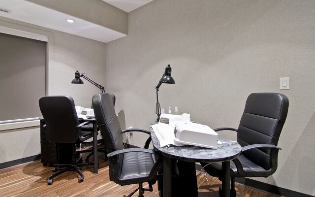 Home Inn and Suites Regina Airport