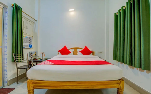 OYO 13490 Hotel Aniket