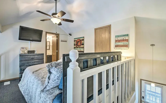 Cozy & Convenient Branson Condo w/ Balcony!