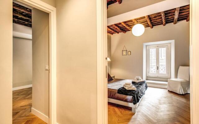 Trevi Fountain Superior 3 bdr apartment