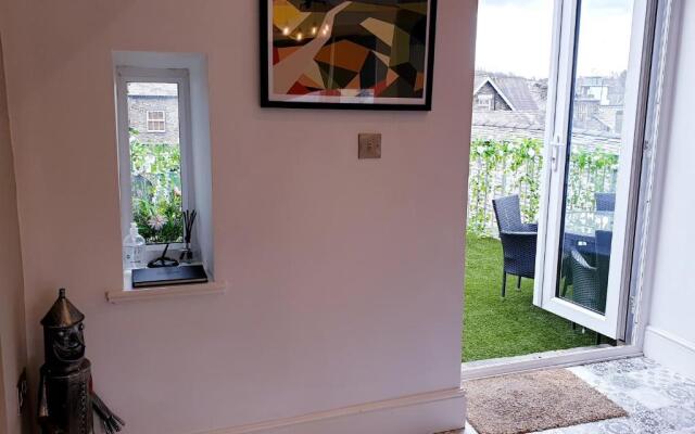 Central Windermere Luxury two bed Apartment Dog Friendly