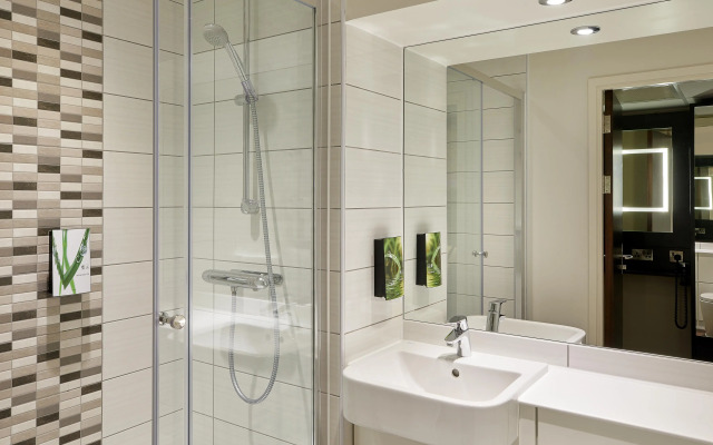 Premier Inn Lauriston Place