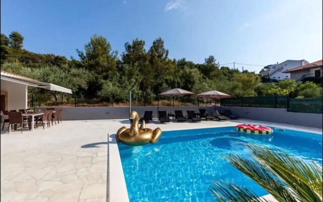 Luxury Villa ARIA Seafront for 21 people