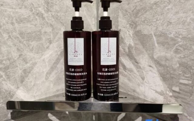 Yihai Hotel (Zhengzhou South China City Longhu Jinyi City Shopping Center Branch)