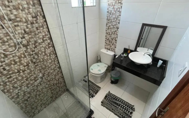 Casa Duplex 2 quartos com amplo quintal