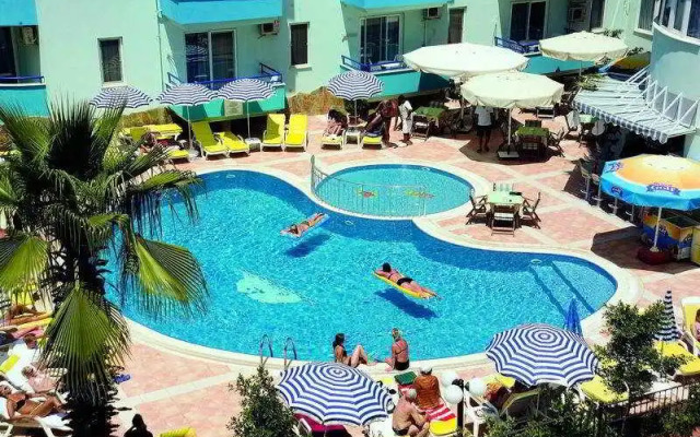 Mesut Hotel Family