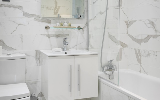 Stylish Modern 2-bedroom Apartment on Cromwell