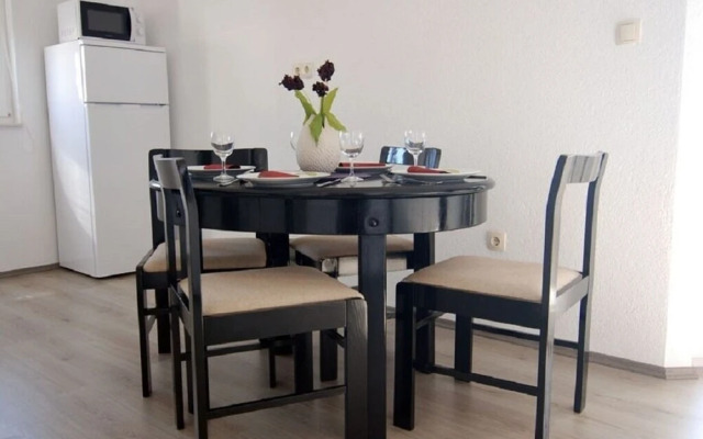 Central - 40m From the Beach - A3