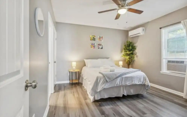 Buckroe Getaway- Walk to Beach dog Friendly