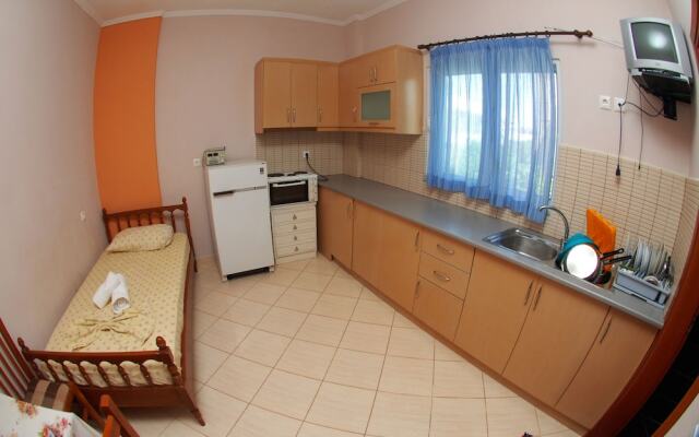 Tiku's Apartments