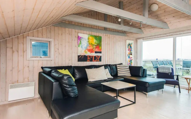 Riveting Holiday Home in Hemmet near Sea