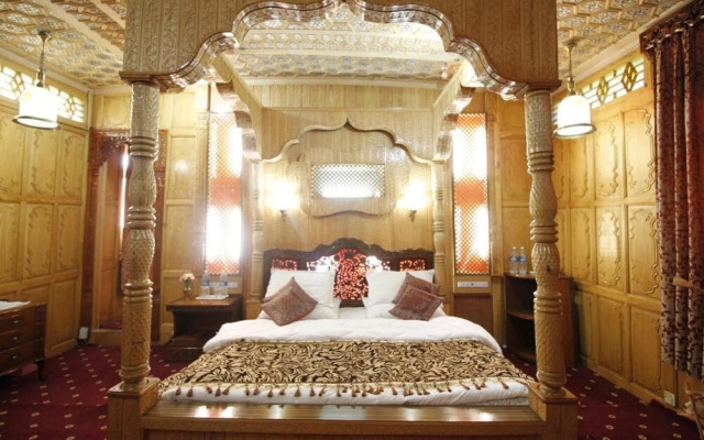 Meena Group houseboats