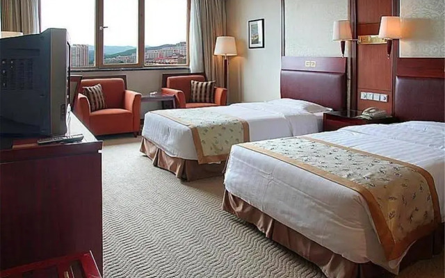 Chengde Tianbao Holiday Hotel