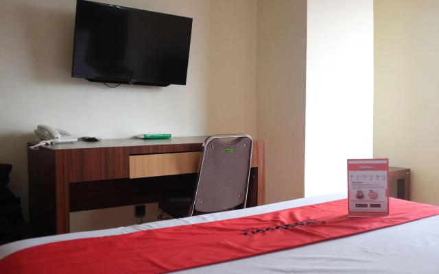 RedDoorz Plus near Senen – Guest Rooms – Jakarta