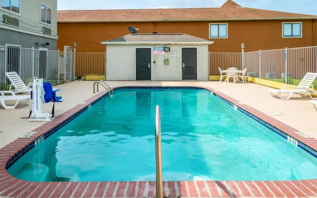 OYO Townhouse Sulphur, la Extended Stay