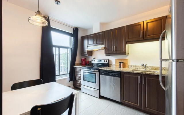 M11 The Grand Prix Suite In the Heart of MTL