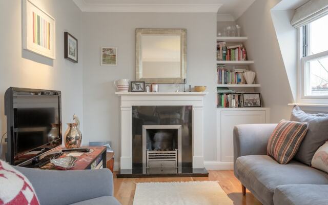 Stylish 1 Bedroom Penthouse Near Notting Hill