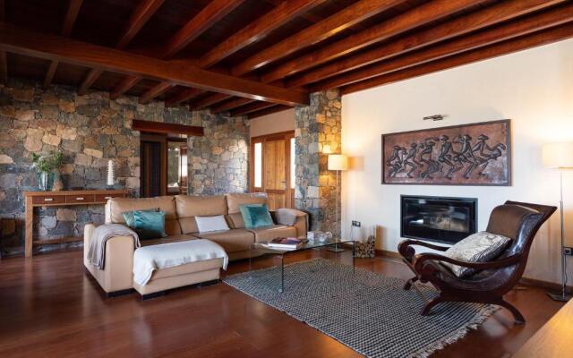 Oasis Villa with swimming pool in 4000m2 garden
