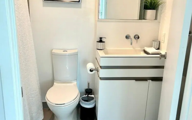 Adastay Suites Toronto