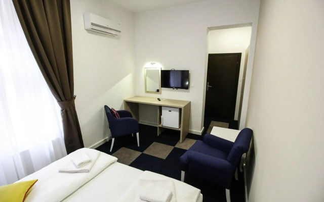 Hotel Story