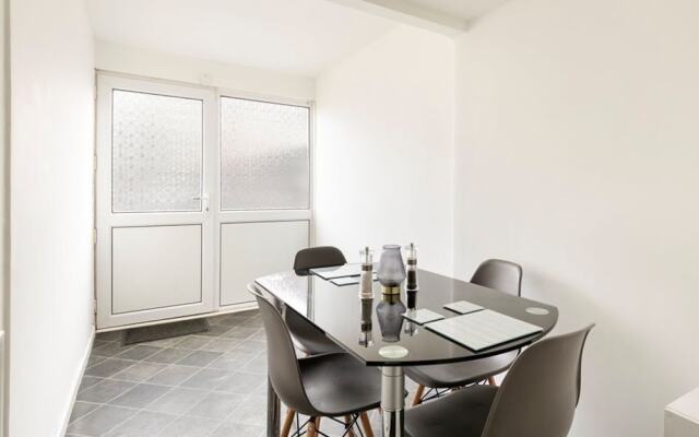 City Centre House FREE PARKING