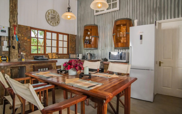 Caracal Lodge