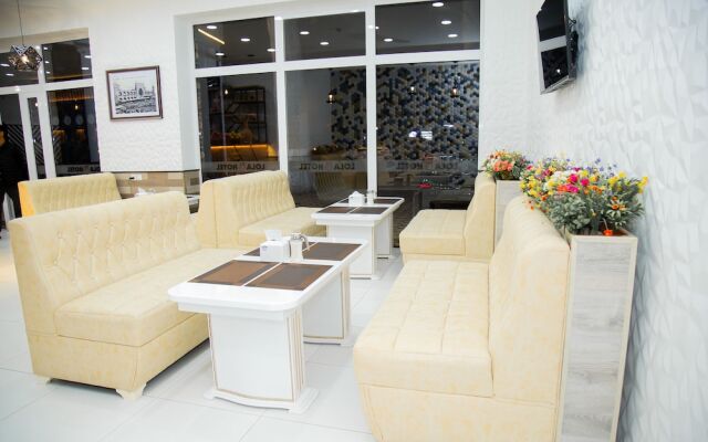 Lola Hotel