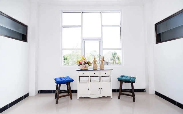 OYO 1611 Four D'home