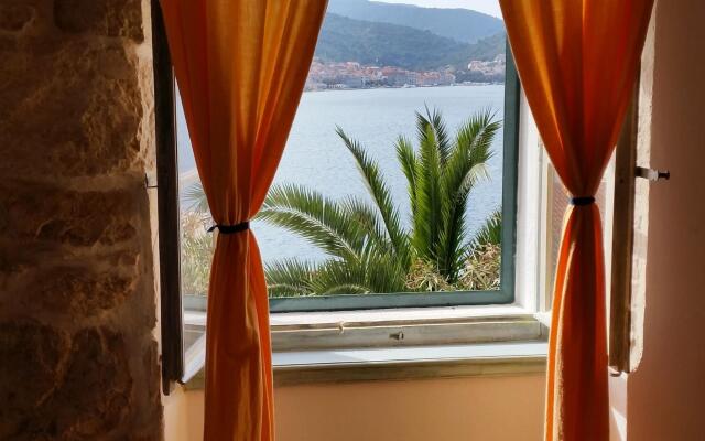 Coastal Apartment in Vis Near sea