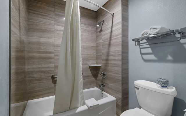 Studio 6 Suites Escondido, CA