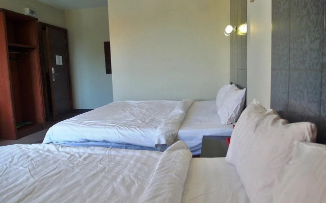 682 Lodge by OYO Rooms