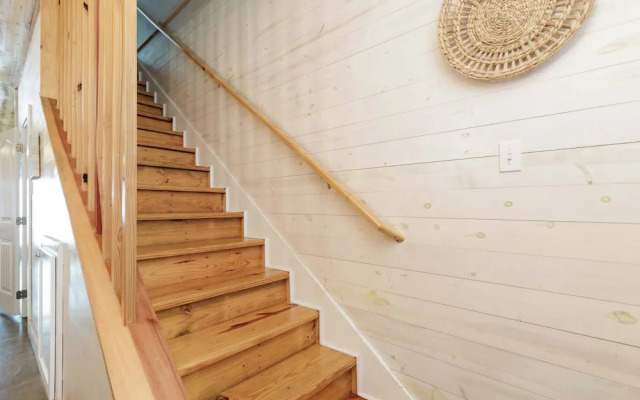 Resort Pool & Pet Friendly Sleeps 9